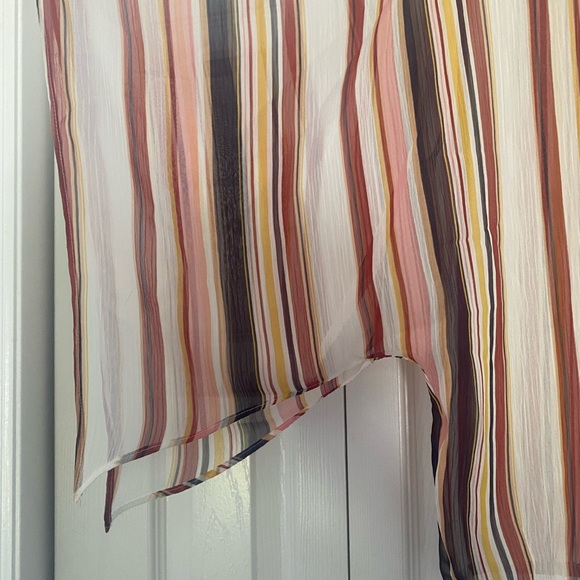 NEW multicolored striped flowy top - Picture 3 of 4